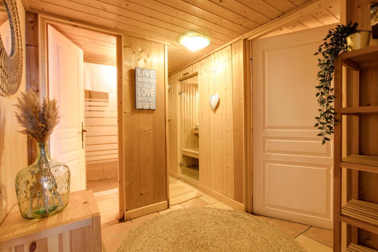 Chamonix Large Chalet, Sleeps 12, 200M2, 5 Bedroom, 4 Bathroom, Garden, Jacuzzi, Sauna Экстерьер фото